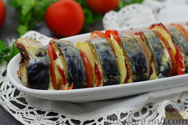 Скумбрия, запечённая с овощами