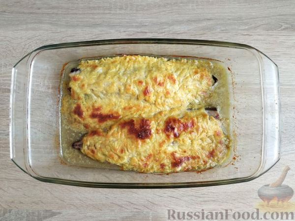 Скумбрия, запечённая с сыром и сметаной