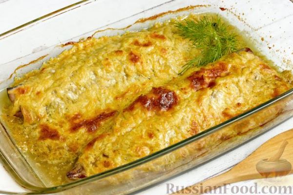 Скумбрия, запечённая с сыром и сметаной